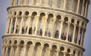 Scoperto a filmare sotto le gonne delle turiste a Pisa