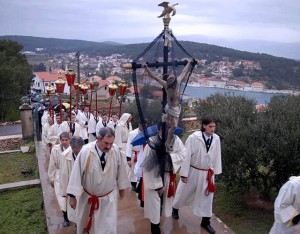 La processione Dietro la Croce di Hvar una delle più antiche della Dalmazia