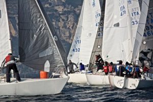 Vela: Jam di Luigi Gozzo vince il Campionato Invernale J24 sul Lago di Garda