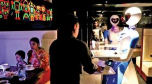 In India il primo ristorante con camerieri robot