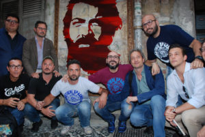Napoli dedica una scultura lignea a Bud Spencer
