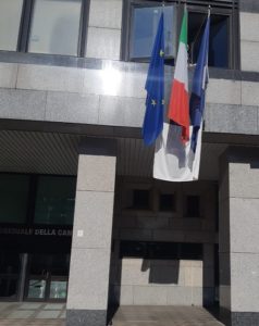 Consiglio regionale della Campania espone drappo bianco per il 23 maggio