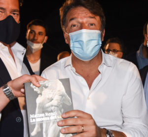 Renzi a Napoli con "La mossa del cavallo"