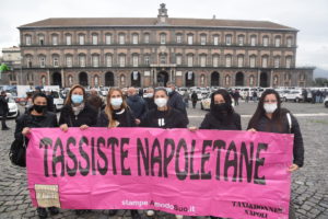 I taxisti napoletani manifestano a piazza Plebiscito