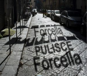 “Forcella pulisce Forcella”: I residenti spazzeranno il quartiere