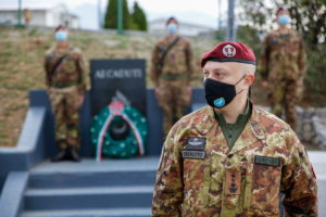 Kosovo, KFOR: a Villaggio Italia celebrata la festa dei paracadutisti