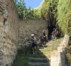 Torna Napoli obliqua, in mountain bike per le vie segrete della città