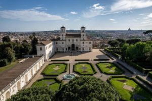 Roma, un bando di concorso per il riallestimento di Villa Medici