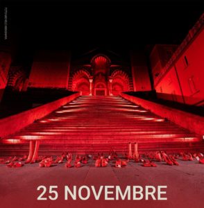 #25novembre, il Duomo di Amalfi si illumina di rosso